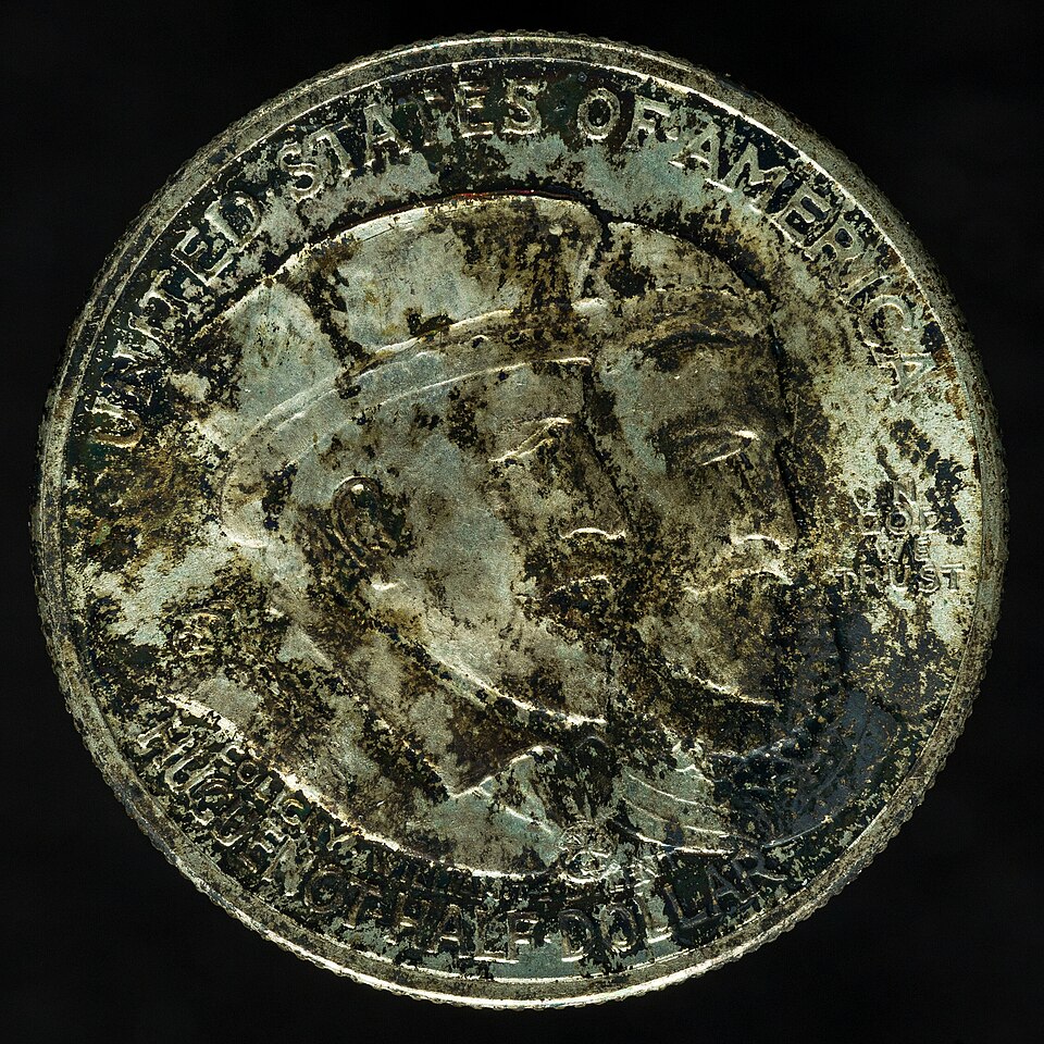 Collection of 1924 Huguenot-Walloon Tercentenary Half Dollar coins in various grades and dates