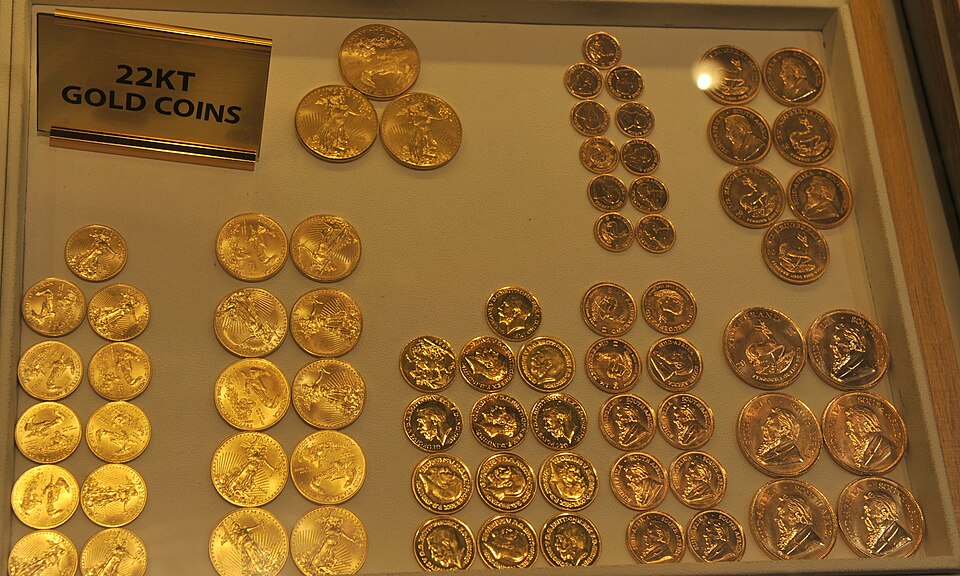 Chart showing the historical correlation between inflation rates and gold prices over 50 years